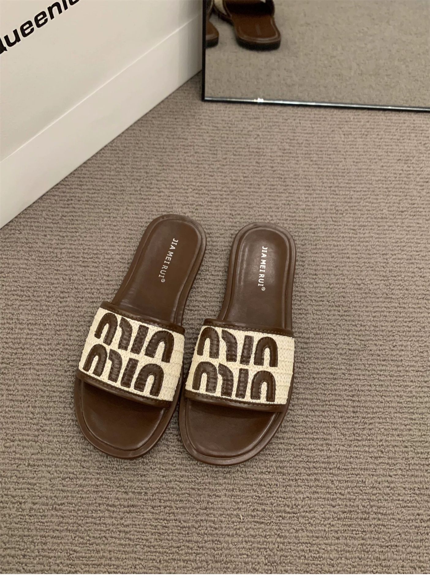 2026 Summer Hot Fashionable and Casual Trendy Letter Designer Flat Slippers Outdoor Home Classic Beach Shoes for Women