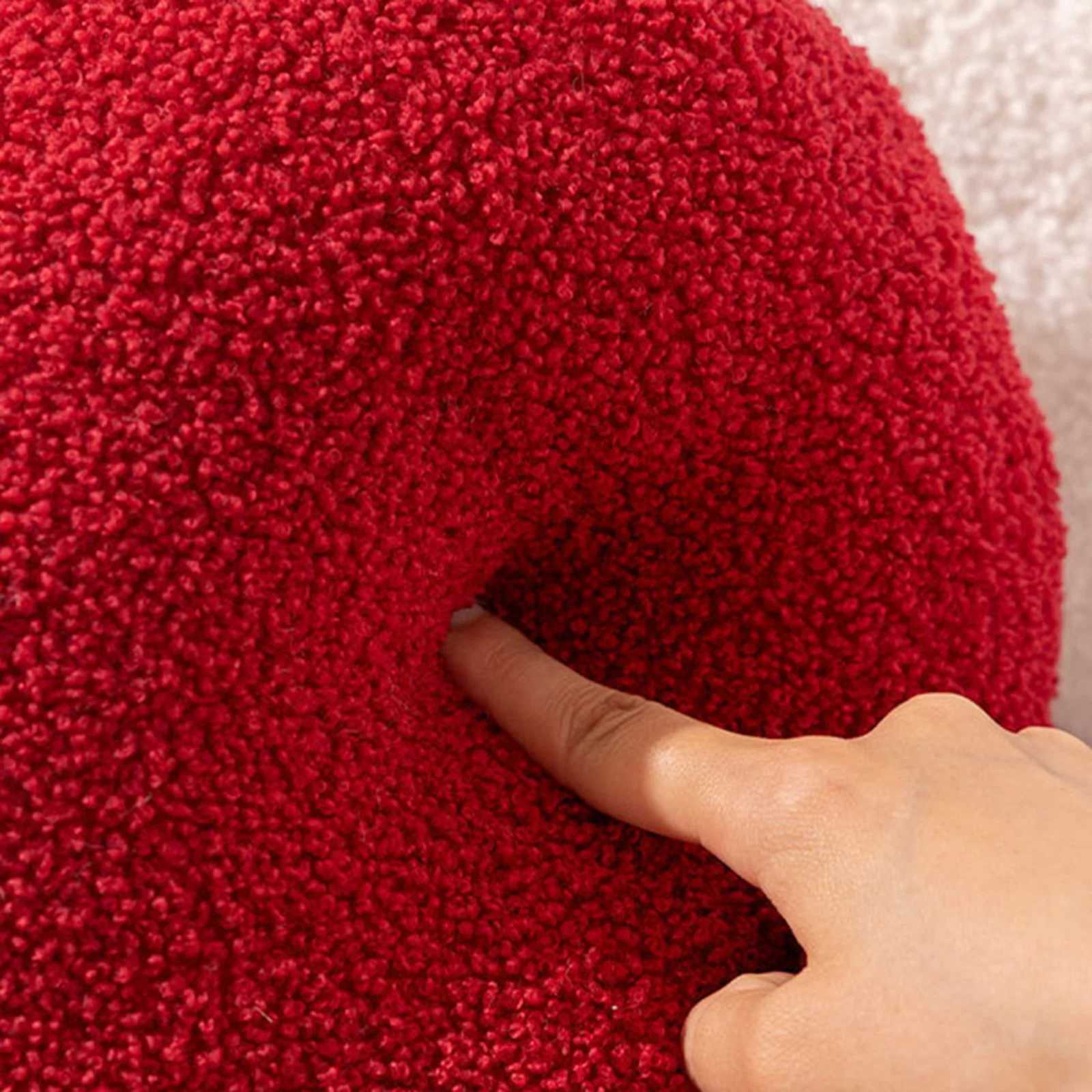 Plush Red Heart Shaped Throw Pillows Festival Supplies Cute Small Fluffy Cushion for Valentines Day Gift Couch Sofa Home Decor H260323