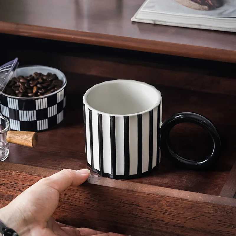 Minimalist Stripe Ceramic Coffee Mug with Large Handle Breakfast Milk Mug Exquisite Afternoon Tea Flower Tea Cup Birthday Gifts H260323