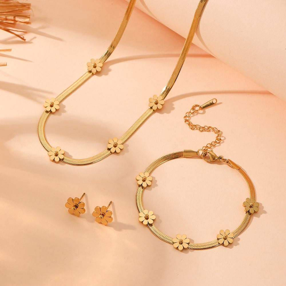 Hot Sale Stainless Steel 18k Gold-Plated Five-Leaf Daisy Flower Necklace Bracelet Jewelry Set For Woman Jewelry Clover Snake Chain Designer Chain - view 3