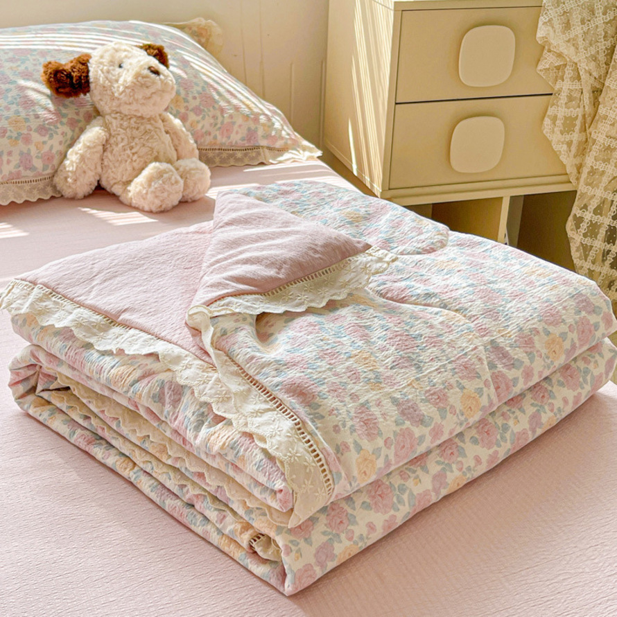 Cotton crinkle fabric with floral pattern, lace trim, air conditioning quilt, washed cotton summer cool quilt four-piece set, soybean fiber