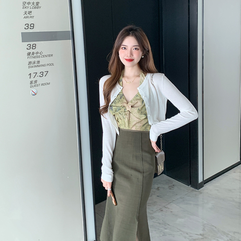 Elegant And Slim-fit Cashmere Polo Designer T-shirt Short Designer Hoodie Coat Knitted Cardigan Long-sleeved Top New Autumn And Winter Women's Clothing