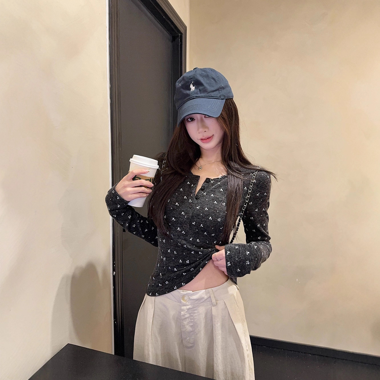 Designer T-shirt Sweet Spicy Girl Polka Dot Long Sleeve T-shirt For Women Designer Polo Hoodie Autumn Winter New Round Neck Button Slim Fit Base Shirt Top