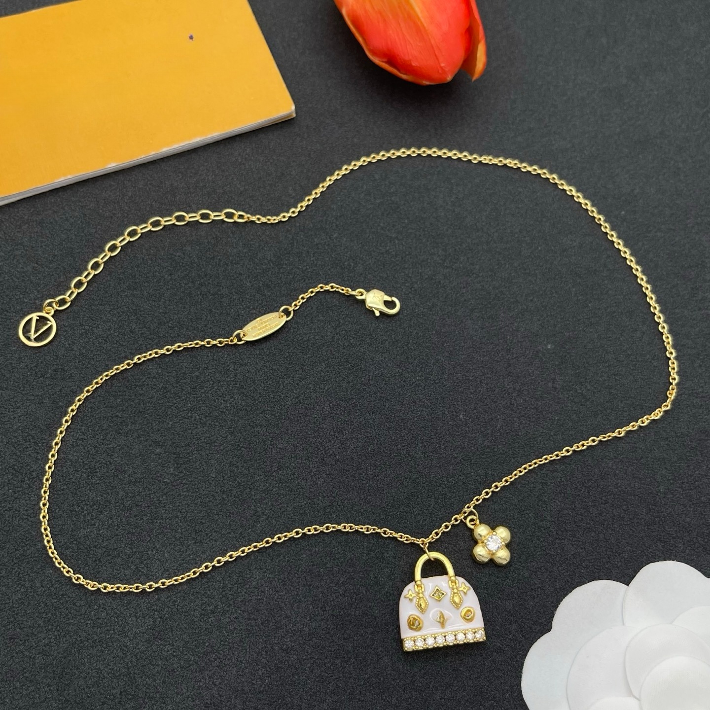 Designer Necklaces Letter Crystal Pendant Luxury Jewelry Copper Diamonds Womens Necklace Chain Pendant Wedding Gifts