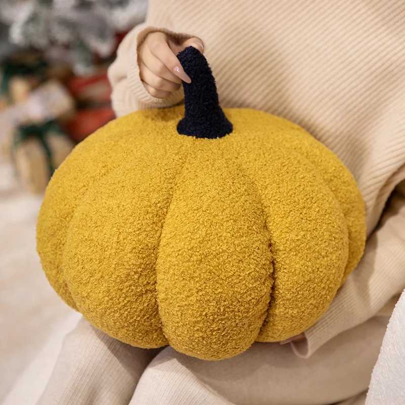 Cute Pumpkin Throw Pillow/Cushion 3D Holiday Pillow Polka Dot Pumpkin Pillow Fluffy Filling Pillow Plush Pillow Holiday H260323