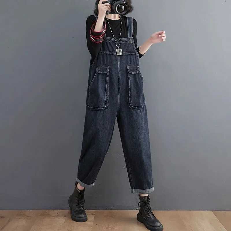 Korean version Denim Overalls Womens Autumn/winter 2025 New Solid color Large pocket Loose Straight Leg Jumpsuit Pants Female M260323