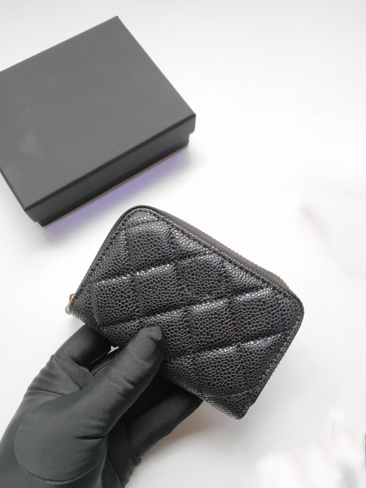 Luxury and fashionable designer zipper wallet, classic caviar zipper wallet, built-in credit card and coin storage bag, and equipped with dustproof storage box.