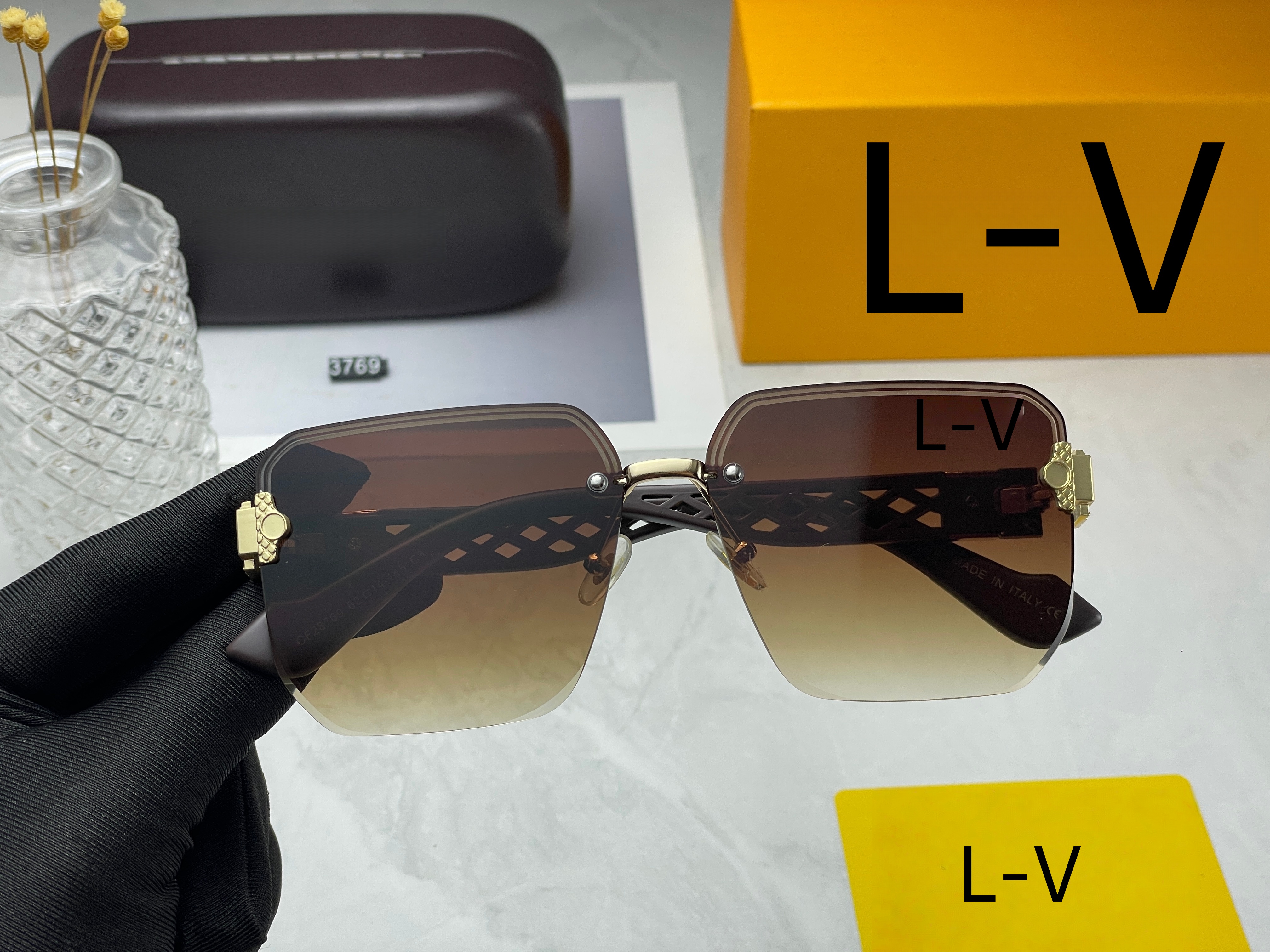 L-bag Sun Glasse luxury Sunglasses designer womens Mens Wearing fashion hot selling senior Eyewear For Women eyeglasses frame Vintage Metal Sun Glasses
