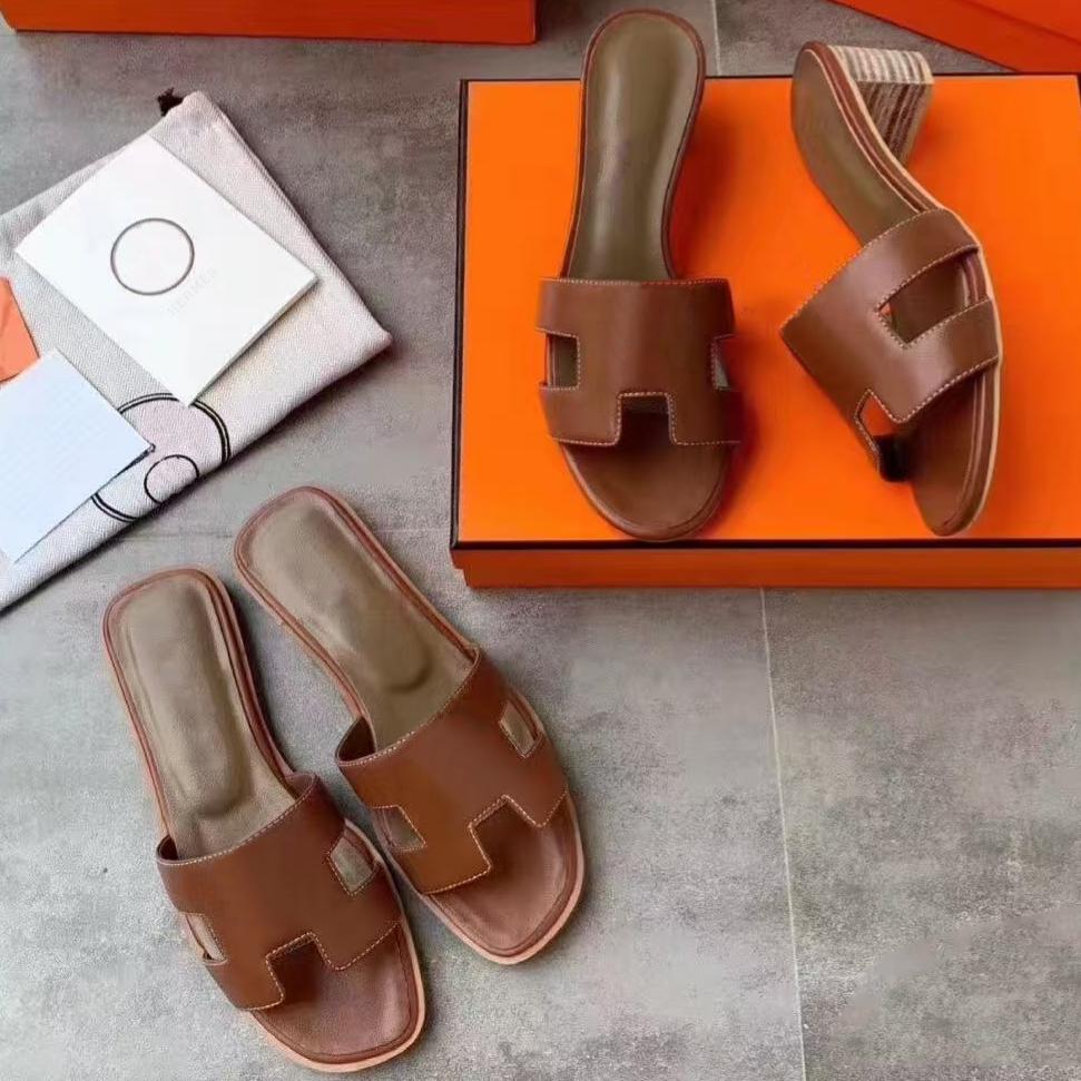 Oran sandals Women's Slippers Low Heel Designer Sandals Black High Quality Low Heel Calf Leather Chunky Heel sandals Summer Classic Flat Slides Beach Slipper 01