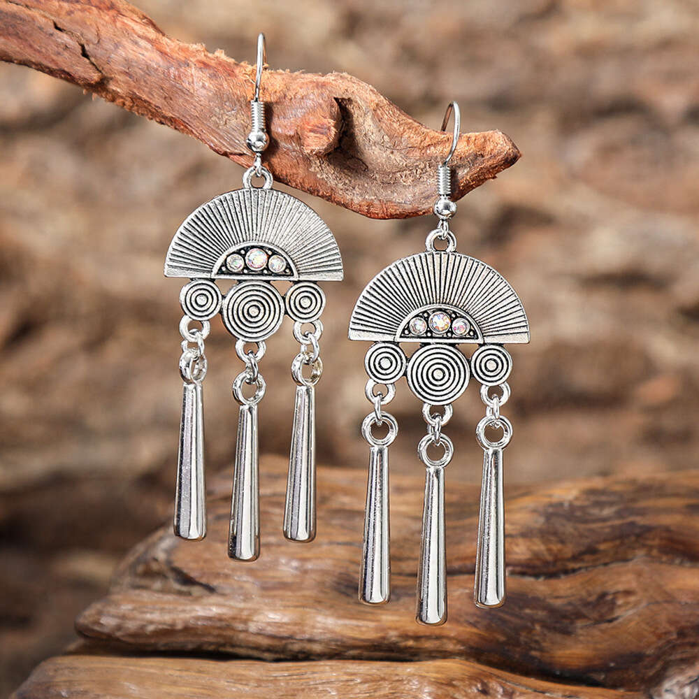 New accessories: floral Miao Bohemian alloy earrings, ethnic style popular earrings wholesale