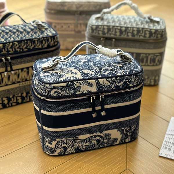 designer bag tote bag beach bag New D Large Portable Travel Printed Makeup Case Versatile Fashion Handheld Toiletry