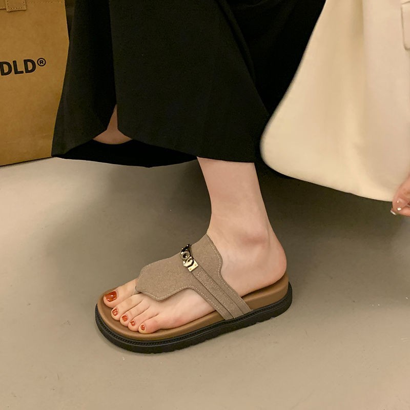 Hot new free shipping designer slippers for womens flat slippers pink black khaki Fashionable and versatile Casual outdoor beach sandals