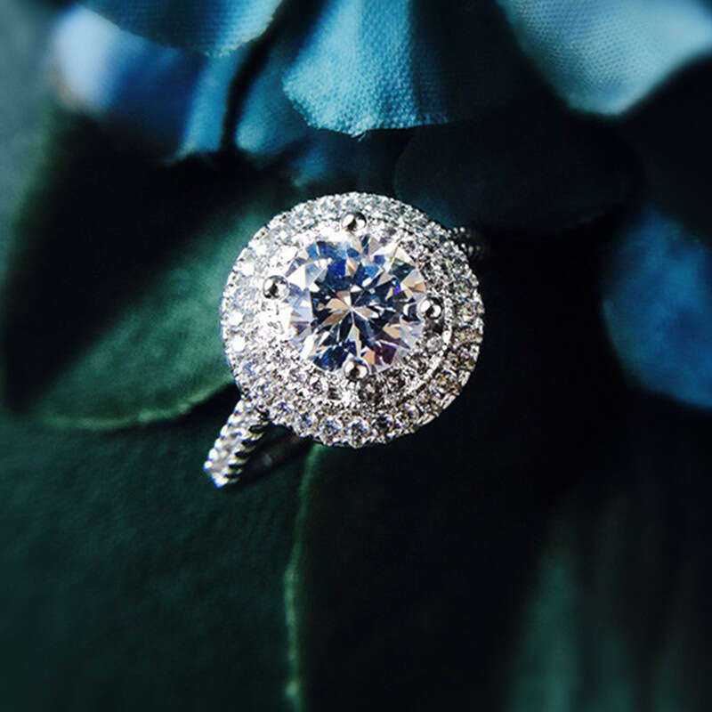 trendy Instagram hot item: Exquisite Moissanite round diamond engagement ring Jewelry full-diamond wedding ring for women