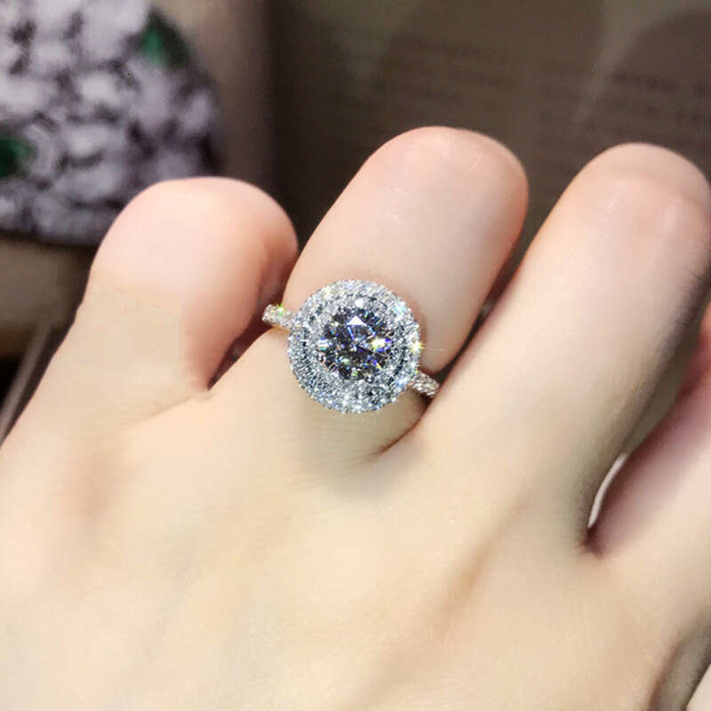 trendy Instagram hot item: Exquisite Moissanite round diamond engagement ring Jewelry full-diamond wedding ring for women