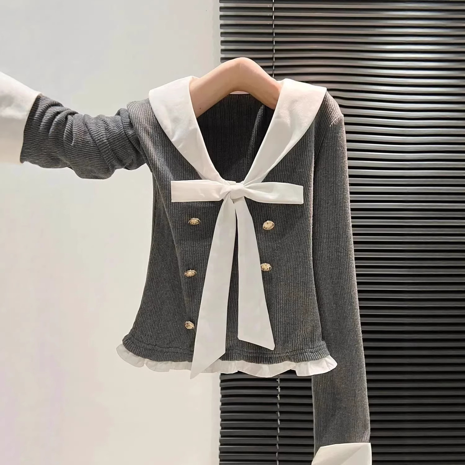 Designer T-shirt Long-sleeve T-shirt For Women Autumn Slim-fit Designer Hoodie Fashion Top With Bow Polo Tie And Patchwork Design Suitable For Outerwear