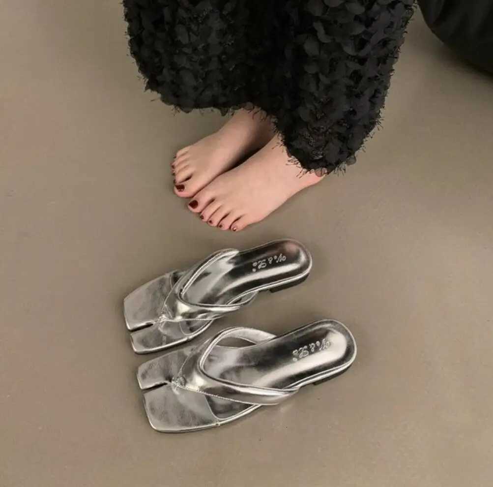 Tabi Ninja Shoes Woman Comfy Flats Split Toe Slippers Soft Bottom Slip On Beach Flip-Flops Women Summer Holiday Casual Shoes Z260323