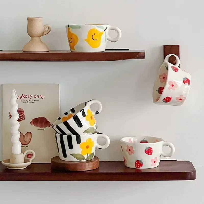 300ML Ceramic Mugs Hand Pinched Irregular Mug Hand-painted Strawberry Flower Coffee Cup Breakfast Milk Afternoon Tea Cup Gift H260323