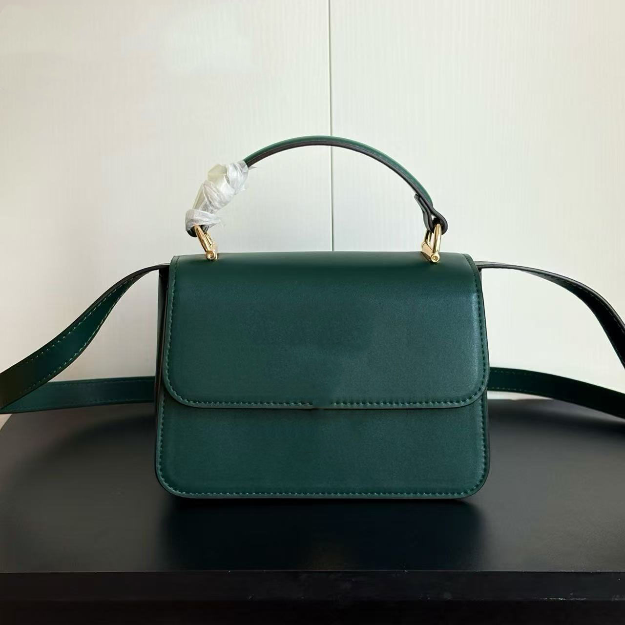 2026 Top Designer Women's Mini Classic Handbag Casual Women's Crossbody Bag Leather One-shoulder Makeup Bag and Crossbody Bag