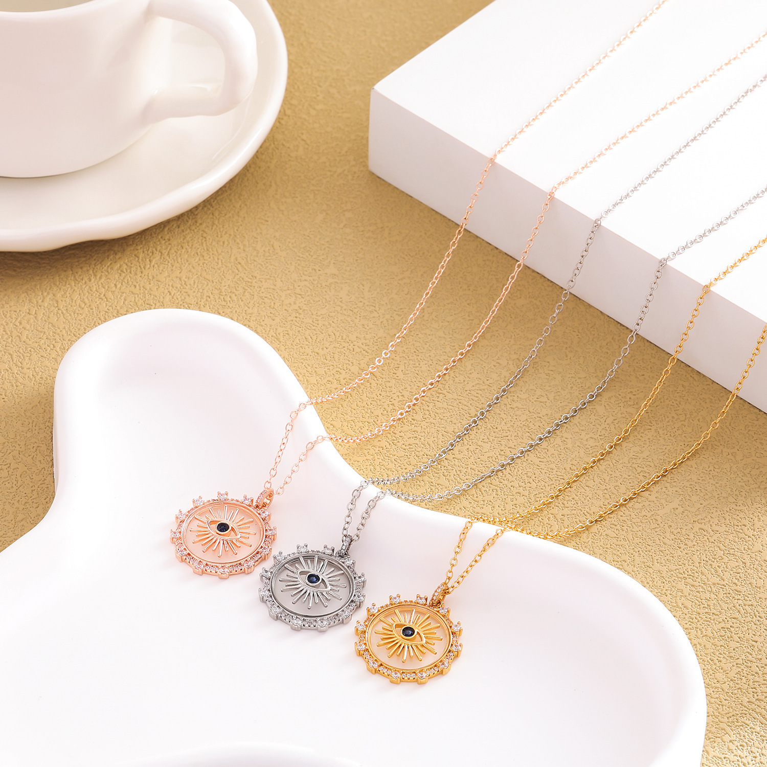 Necklace Hot-Selling Floating Evil Eye Necklace Hummingbird Pendant Necklace Creative Design Copper Inlaid With Zircon Hip-Hop Necklace