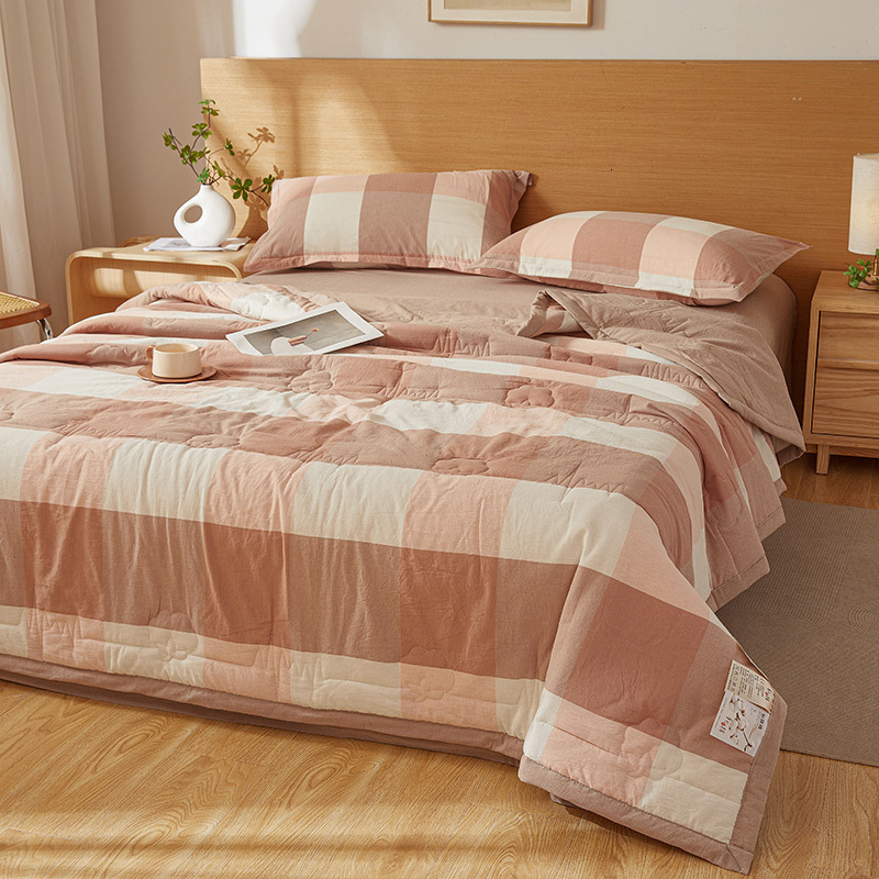 Wholesale of Cotton Summer Quilts, Machine-Washable Cotton Air-Conditioning Quilts, and Quilt Inserts