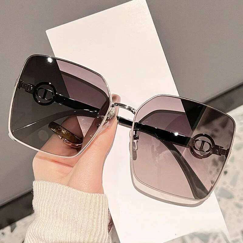 Large Frame Metal Light Luxury Women's Sunglasses New Ds-7981 Fashionable Eyewear For Stylish Protection