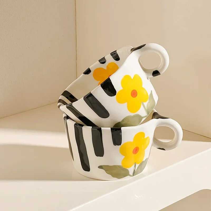 300ML Ceramic Mugs Hand Pinched Irregular Mug Hand-painted Strawberry Flower Coffee Cup Breakfast Milk Afternoon Tea Cup Gift H260323