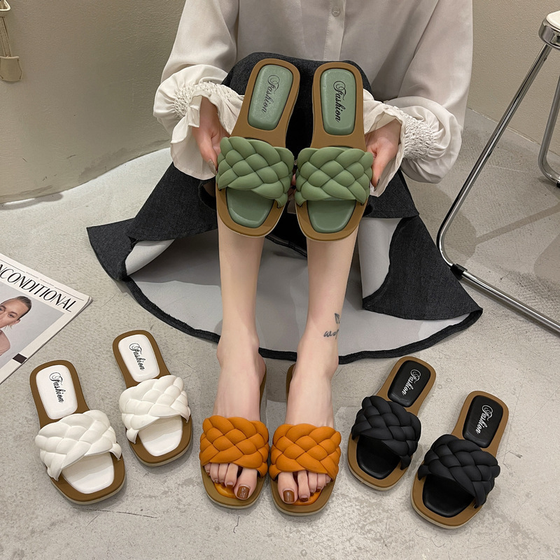 Summer new flat bottomed one line sandals for women anti slip Korean version fashionable and versatile womens sandals for womens outerwear 250117BJ