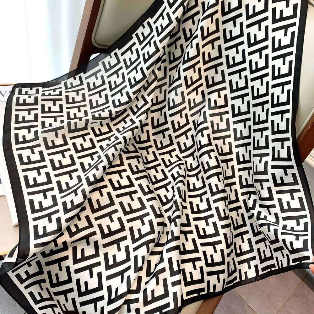 70*70Cm Letter Print Silk Scarf Women Hairbands New Elagant Floral Bandana Neck Kerchief Head Bands Foulard Female Scarfs