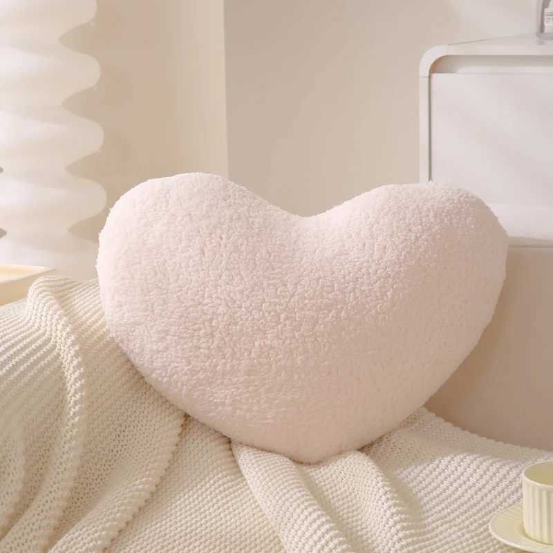 New Ruffled Love Pillowcase Heart-shaped Sofa Bed Waist Cushion Cover Cute Home Kidss Room Wedding Valentines Day Decoration H260323