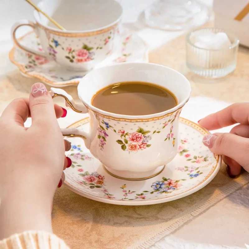 French Coffee Cup and Plate Set Ins Small Fragrance Style Gold Edged Ceramic Cup Retro Floral Afternoon Tea Mug Ceramics Mugs H260323