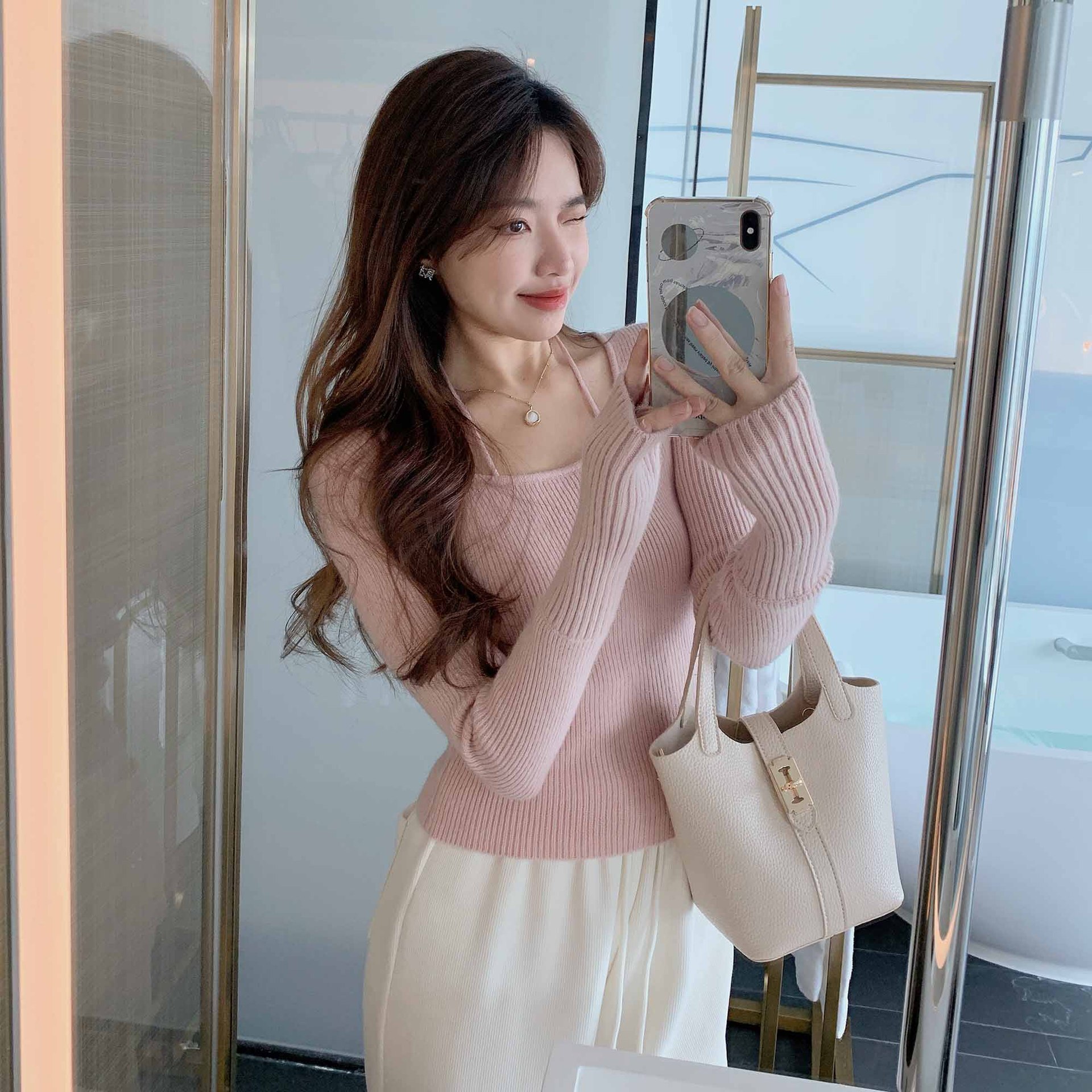 Designer Hoodie Patchwork Designer T-shirt Sleeve Sweater With Polo U-neck And Halter Neck Gentle Knitwear For Women Winter New Model