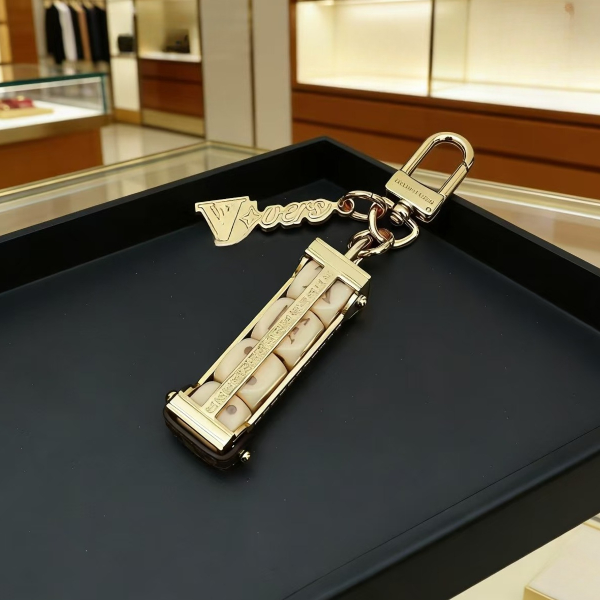 Fashion Key Chain Designer Alloy Keychain Handmade Copper Pattern Car Keychains Bag Charm Hanging Decoration Pendant Accessorie