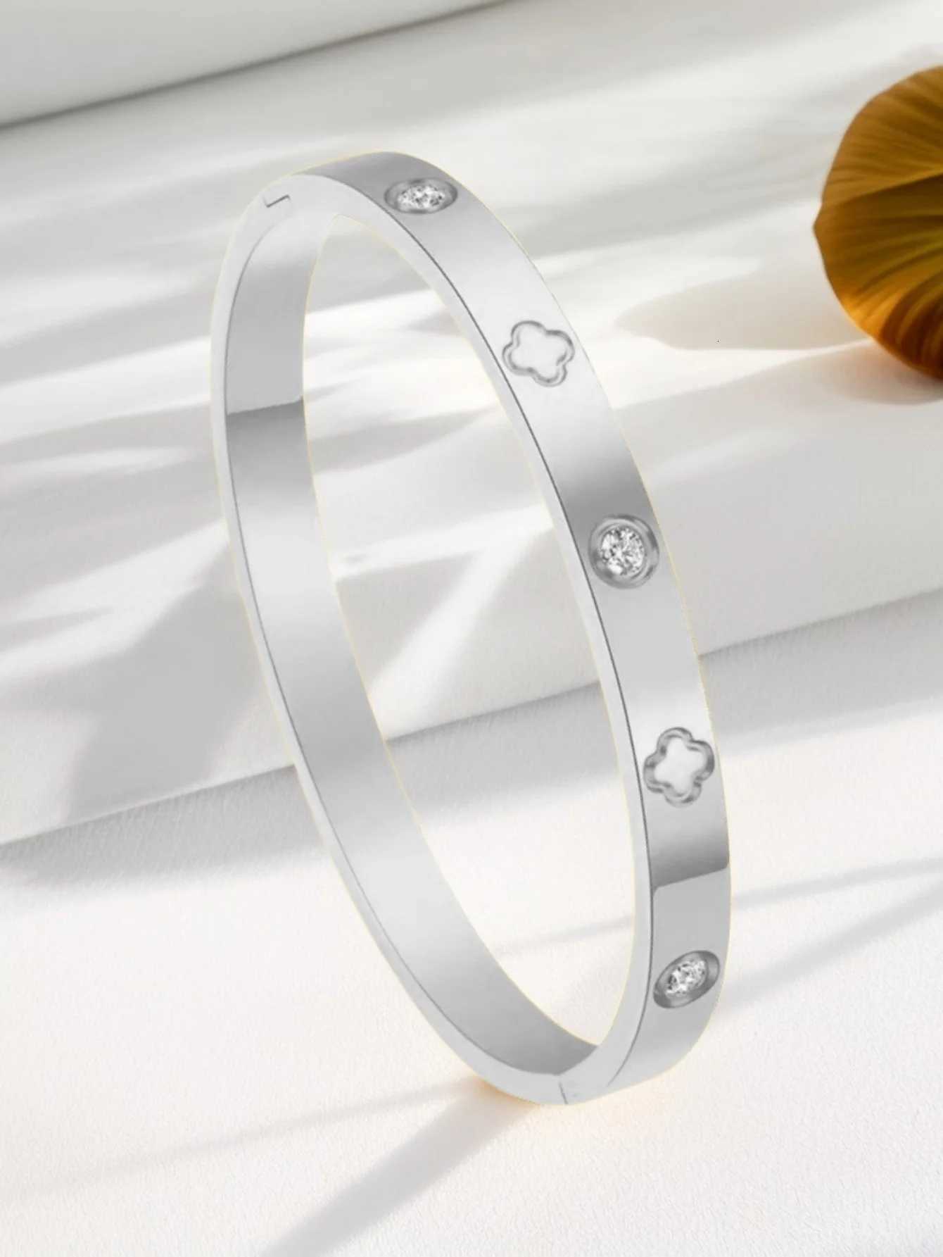 Versatile and Fashionable StainlESS Steel and Suitable for Womens Daily Wear and Holiday Gifts H260323 - view 3