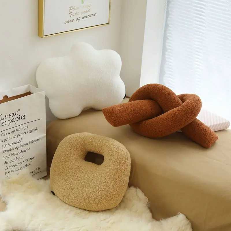 Textile City Nordic Ins 3D Teddy Velvet Geometric Shape Cloud Soft Comfy Circle Ball Pillow Sofa Cushion H260323