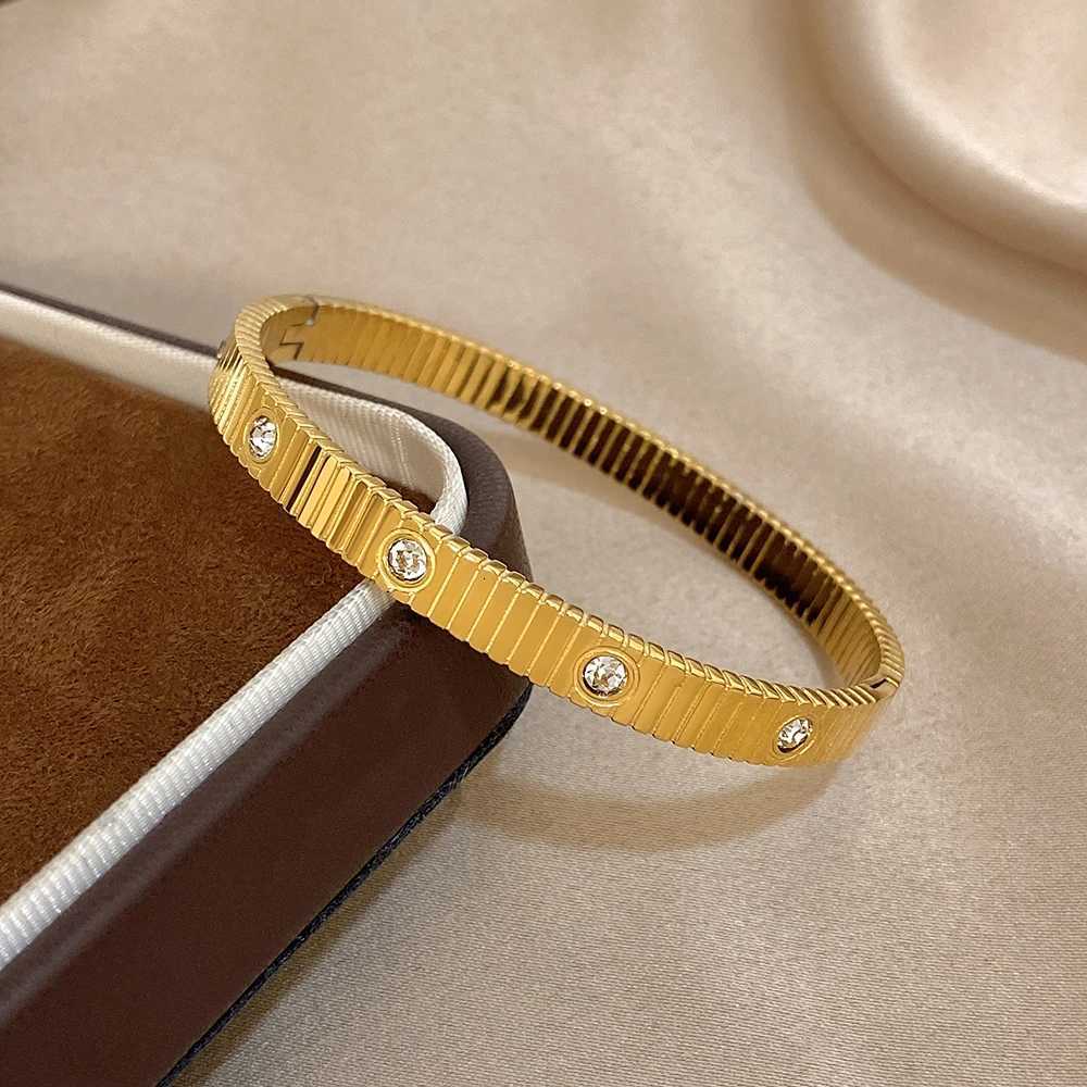 Minimalist Stainless Steel Striped Round Women Luxury Zircon Geometry Cuff Spring Bangle Waterproof Jewelry Gift New H260323 - view 3