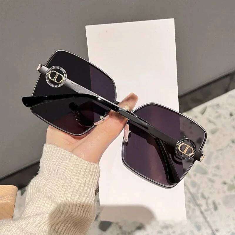 Large Frame Metal Light Luxury Women's Sunglasses New Ds-7981 Fashionable Eyewear For Stylish Protection