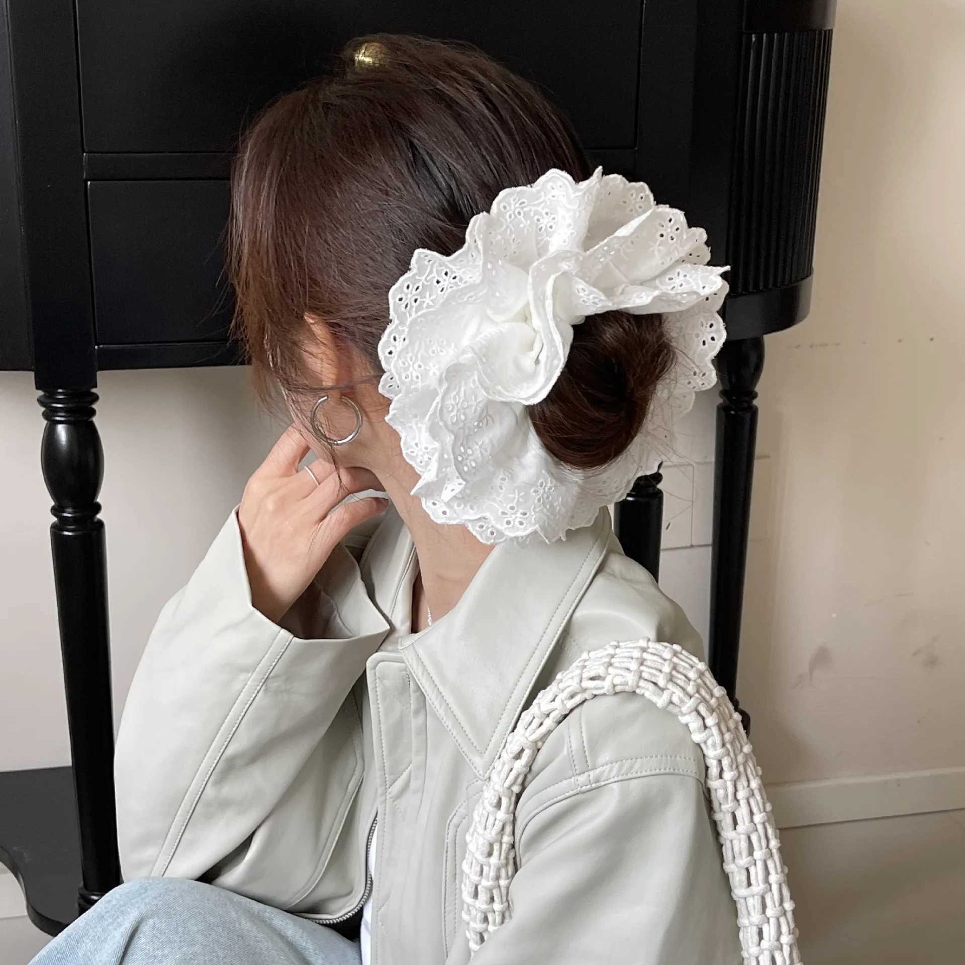 Womens Scrunchies Korean Super Large White Lace Large Hair Band Leather Band French Vintage Lace Tie Head Rope Sweet Style Nice H260324