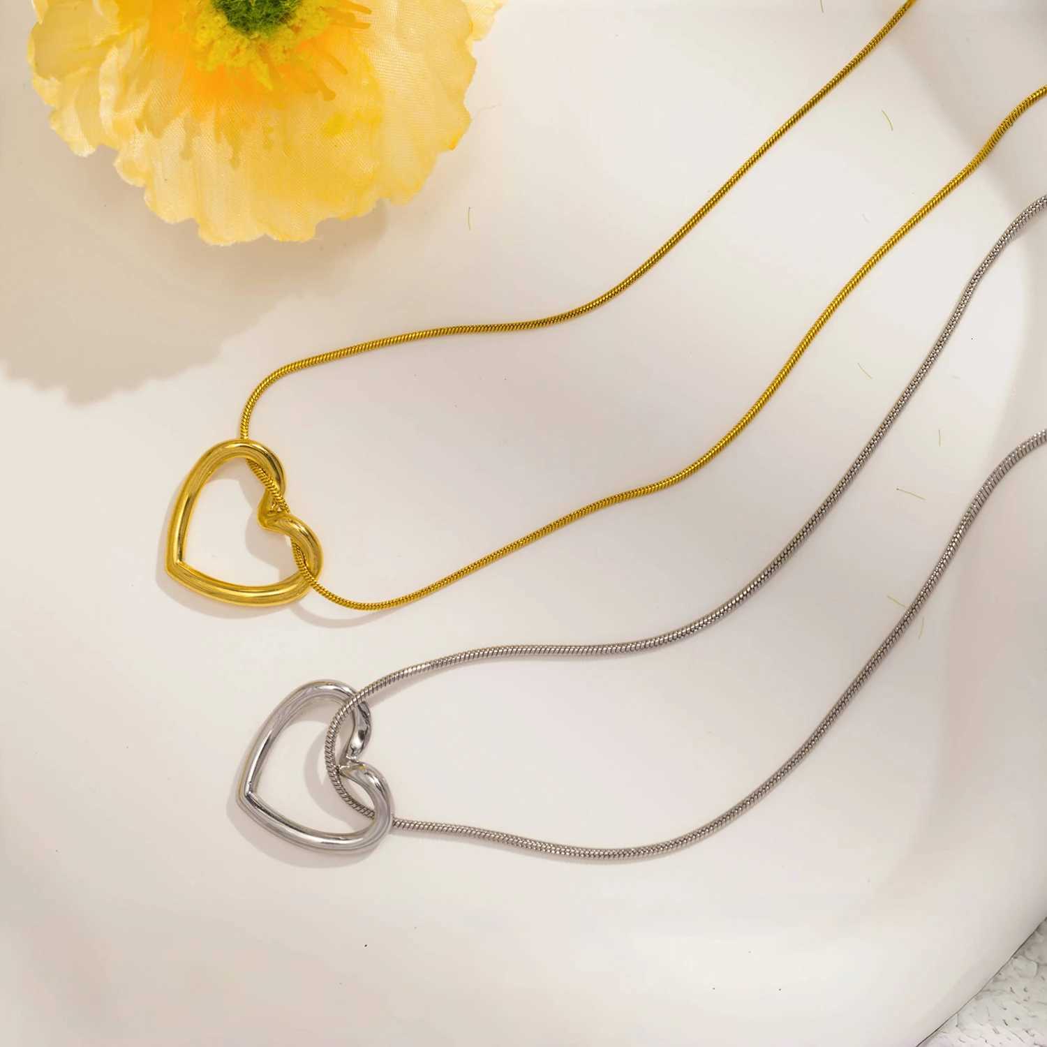 Dainty Gold Color Heat Pendant Collar Necklace Stainless Steel Exquisite Fashion Jewelry Best Gift for Her 2024 H260324 - view 5