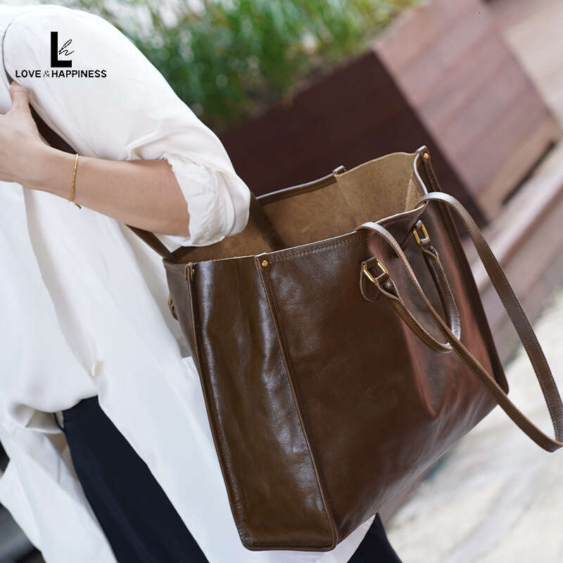 Bestselling Business Men's Briefcase, First-Layer Cowhide Large-Capacity Laptop Bag, Office Commute Handbag, Dual-Use Business & Casual Men'