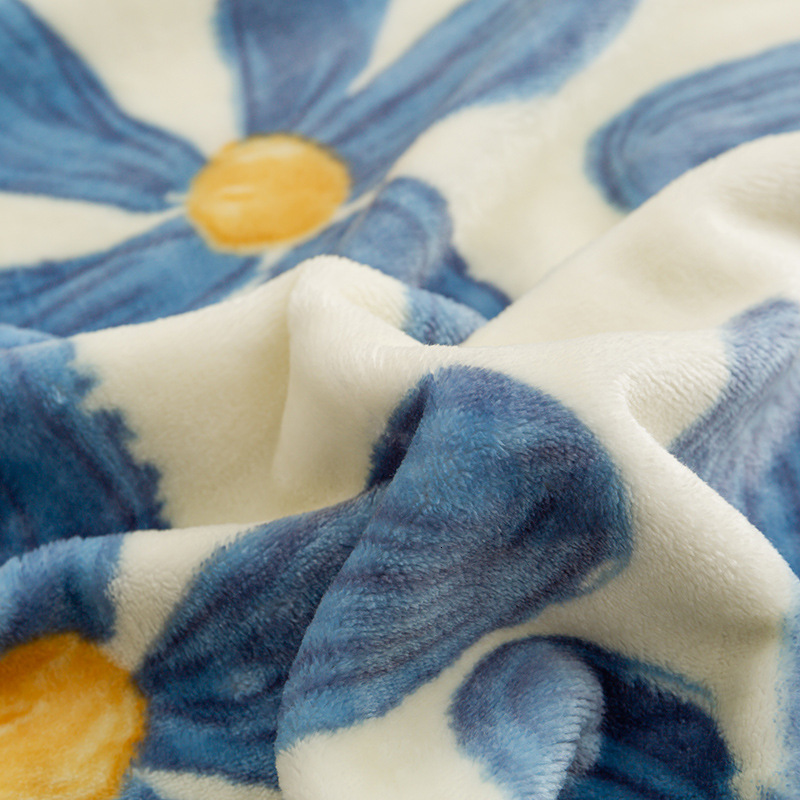 Thickened Milk Fleece Coral Fleece Flannel Sofa Throw Blanket for Office Lunchtime and Air-Conditioned Rooms