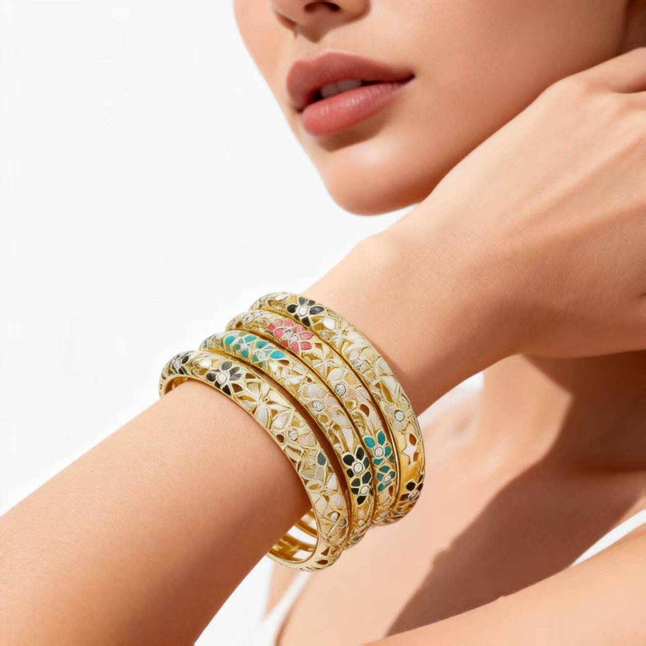 2026 New Model Colorful Diamond Open Luxury Fashion Versatile Hollow Women's Bracelet in Vintage Traditional Ethnic Style
