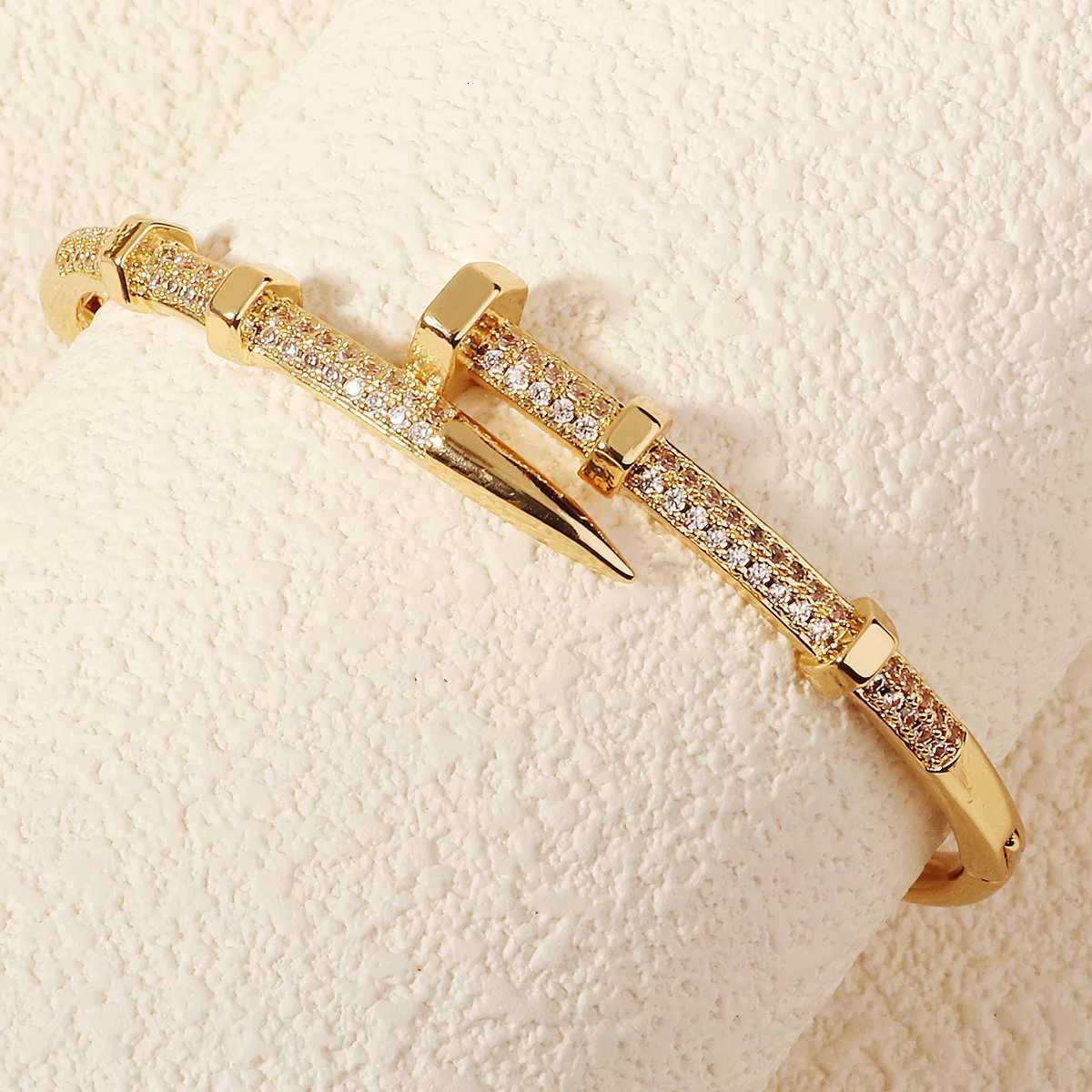 Classic Copper-Inlaid Zircon Open Bangle for Women Fashion Handmade For Stud Daily Jewelry Accessories As Gifts H260323 - view 4