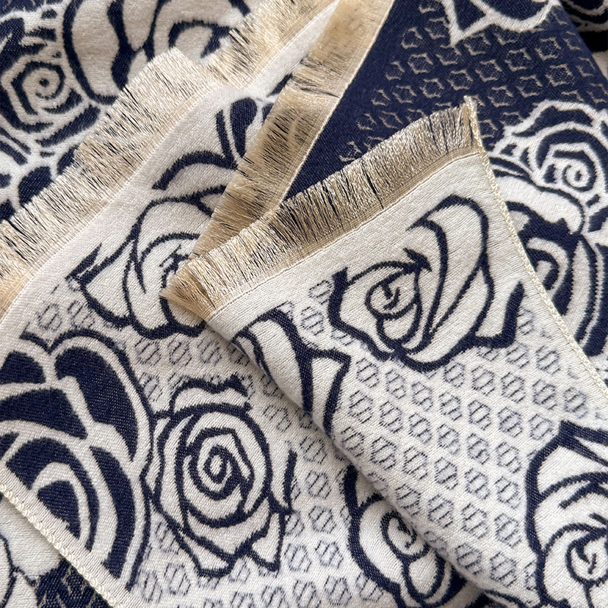 Camellia Flower Cashmere Scarf High-end And Fashionable Style Multi-purpose Thick Warm Scarf Designer Shawl Outdoor Sports Warm Shawl