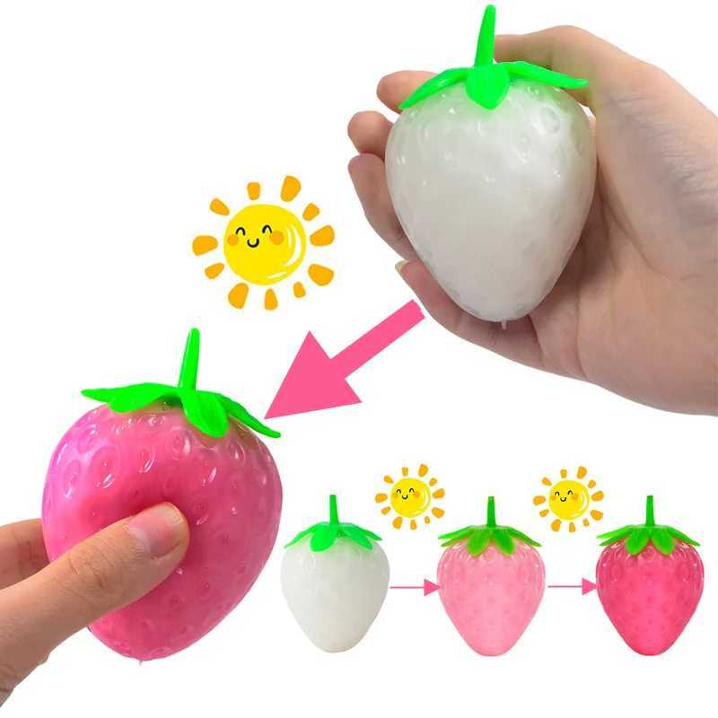 Simulated Color-changing Strawberry Squishy Fruit Hand Anti-stress Squeeze Ball Decompression Toys for Children Sensory Autism H260324