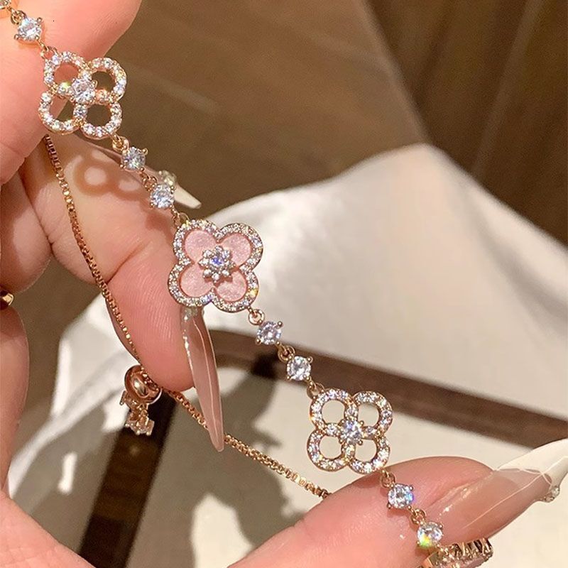 Designer's Luxury Pink Four Leaf Flower Sparkling Diamond Bracelet For Women,Light Luxury Bracelet High Grade Rose Gold Drawable Bracelet, Hand A