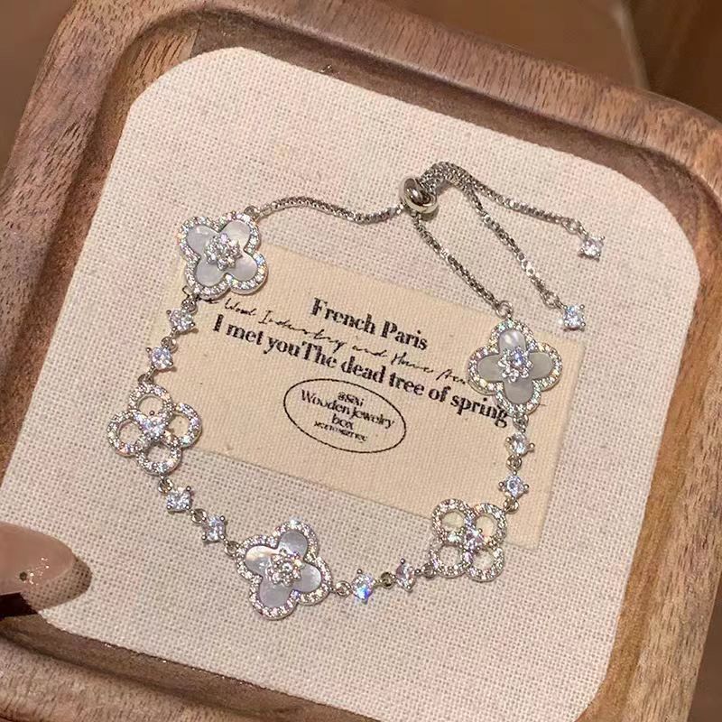 Designer's Luxury Pink Four Leaf Flower Sparkling Diamond Bracelet For Women,Light Luxury Bracelet High Grade Rose Gold Drawable Bracelet, Hand A