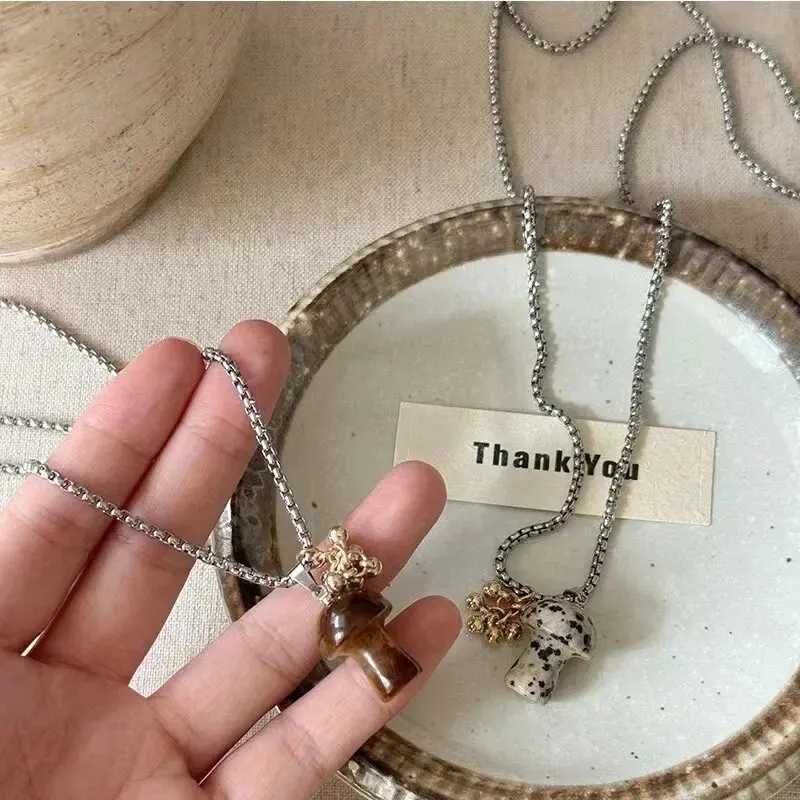 LATS Spotted Tiger Eye Stone Mushroom Pendant Long Versatile Clavicle Chain Necklace for Womens Niche Exquisite Accessories H260324 - view 3