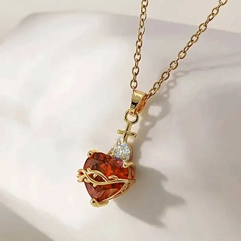 Huitan Orange Red/Green/Blue Heart Cubic Zirconia Pendant Necklace for Women Luxury Trendy Wedding Accessories Elegant Gift 2026 H260324 - view 4