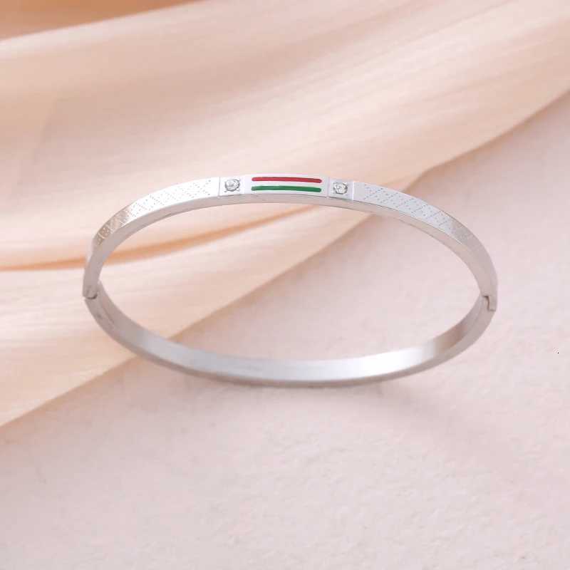 Womens Red Green Dual Tone Drop Adhesive with Fashionable Mesh Pattern Rhinestone Inlaid Stainless Steel Jewelry H260323 - view 5