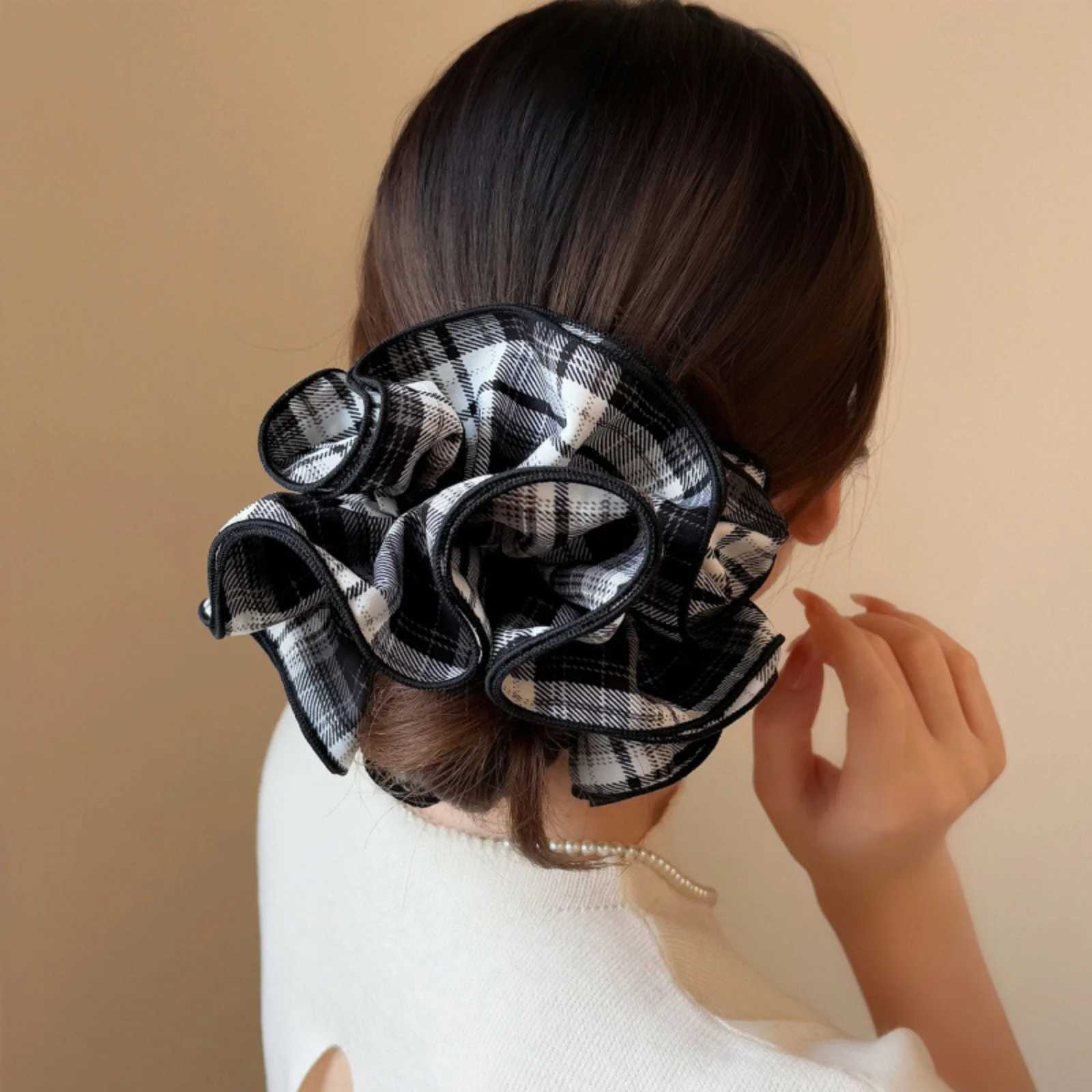 1PC Black and White Plaid Ruffled Scrunchie Fashionable Hair Accessory for Women Cute Hair Tie for Daily Wear H260324